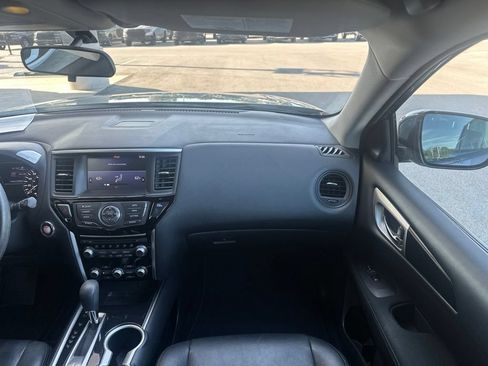 Used 2017 Nissan Pathfinder S AWD/4WD image 11