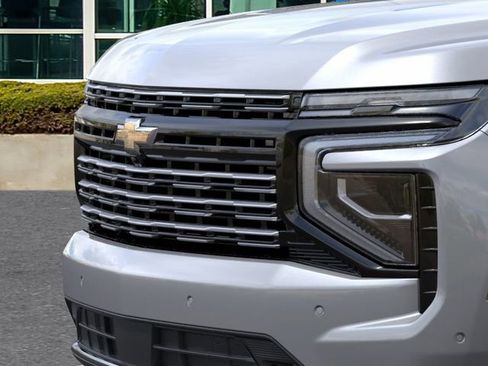 New 2025 Chevrolet Suburban High Country AWD/4WD image 14
