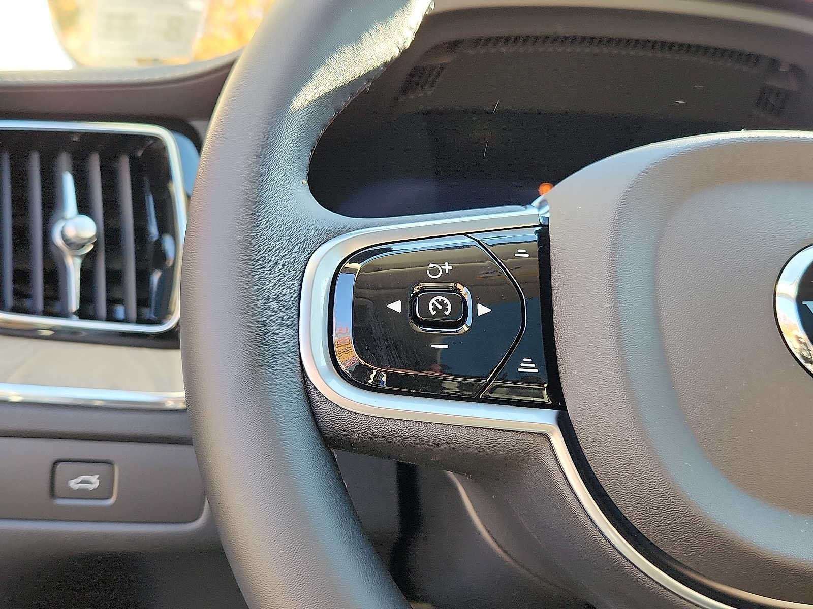Used 2027 Volvo XC60 B5 Ultra AWD/4WD image 20
