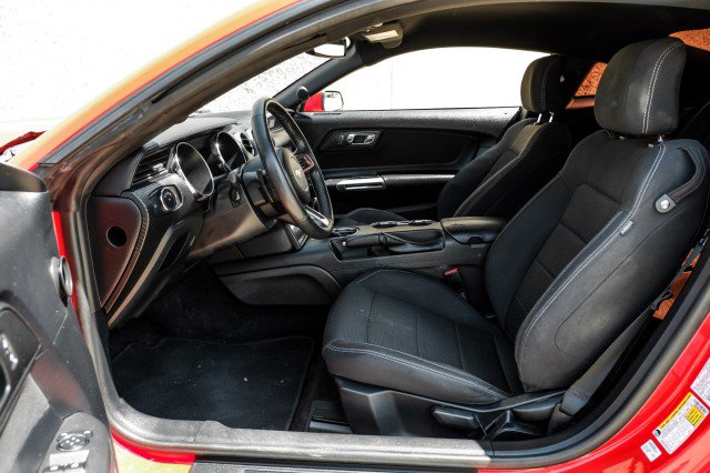 Used 2017 Ford Mustang Coupe RWD image 3