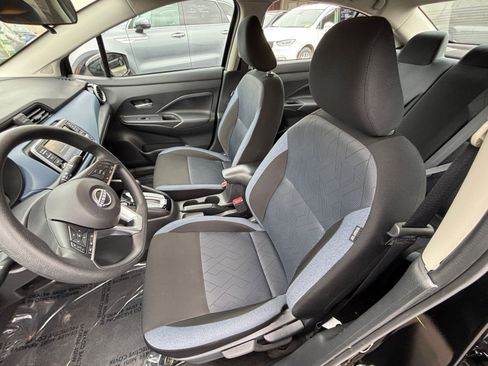 Used 2025 Nissan Versa SV image 35