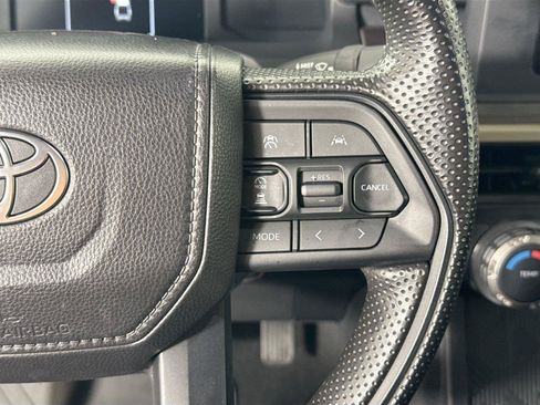 Certified 2025 Toyota Tacoma SR5 AWD/4WD image 18