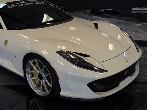 Used 2018 Ferrari 812 Superfast RWD image 4