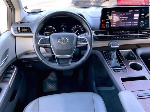 Used 2023 Toyota Sienna XLE image 6