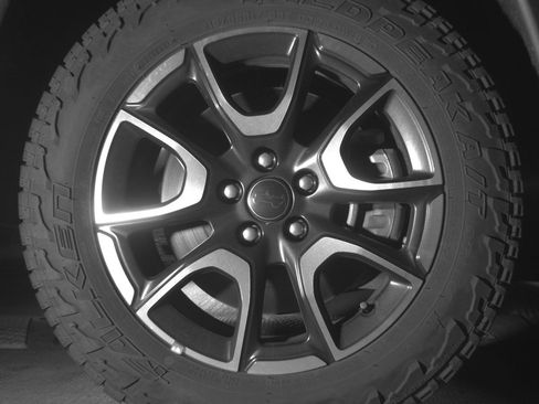 Used 2025 Jeep Compass Trailhawk image 13