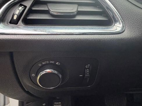 Used 2018 Chevrolet Cruze Premier image 14