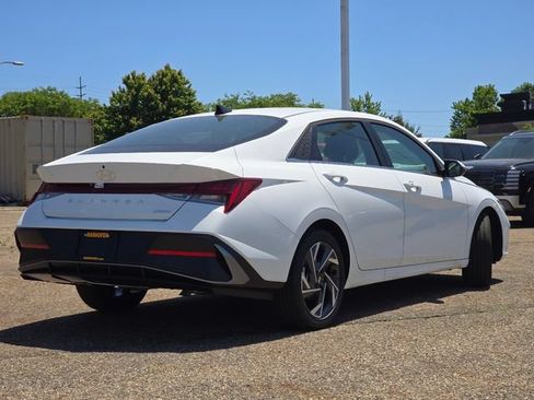 New 2026 Hyundai Elantra Limited FWD image 18
