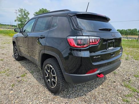 Used 2025 Jeep Compass Trailhawk AWD/4WD image 5