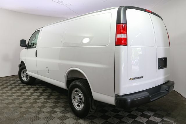 Used 2025 Chevrolet Express 2500 w/ Driver Convenience Package RWD image 7