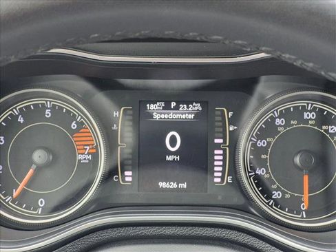Used 2019 Jeep Cherokee Latitude Plus FWD image 10