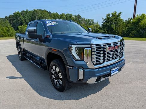 Used 2025 GMC Sierra 2500 Denali AWD/4WD image 1