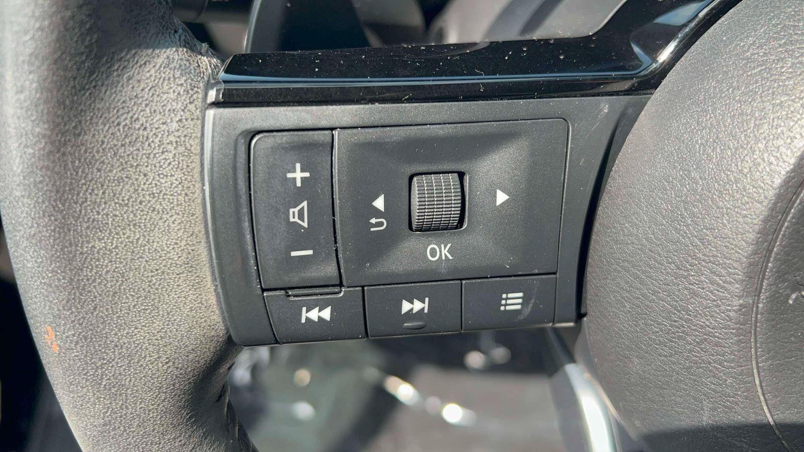 Used 2023 Nissan Rogue SV w/ SV Premium B Package AWD/4WD image 18