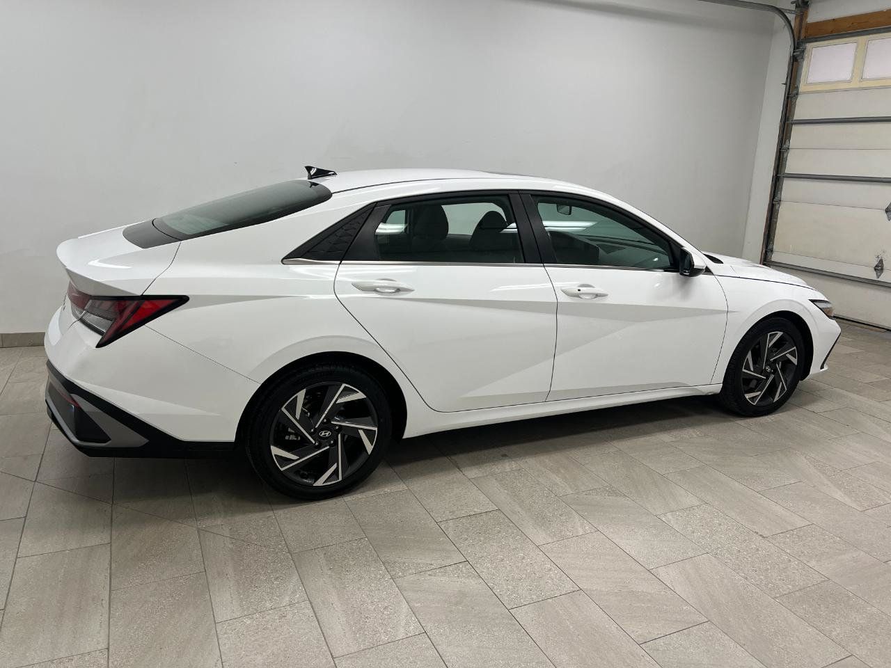 Used 2025 Hyundai Elantra SEL FWD image 13