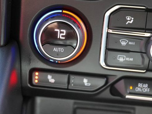 Used 2022 Chevrolet Suburban Z71 image 27