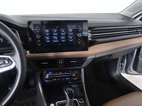 Used 2025 Volkswagen Jetta SEL FWD image 13