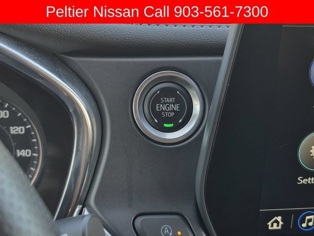 Used 2025 Chevrolet Blazer LT FWD image 30