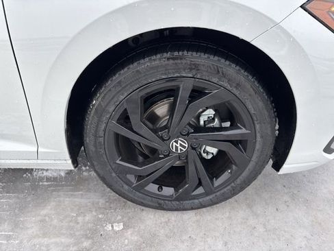 Used 2025 Volkswagen Jetta SE w/ Sunroof Package image 22