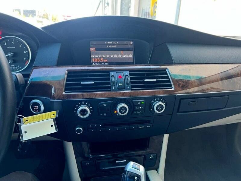 Used 2010 BMW 528i Sedan RWD image 25