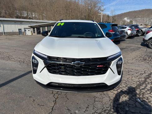 Used 2024 Chevrolet Trax RS w/ Sunroof Package image 2