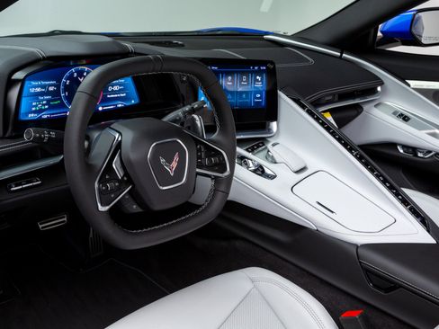 Used 2024 Chevrolet Corvette Stingray Preferred Conv w/ Z51 Performance Package RWD image 22