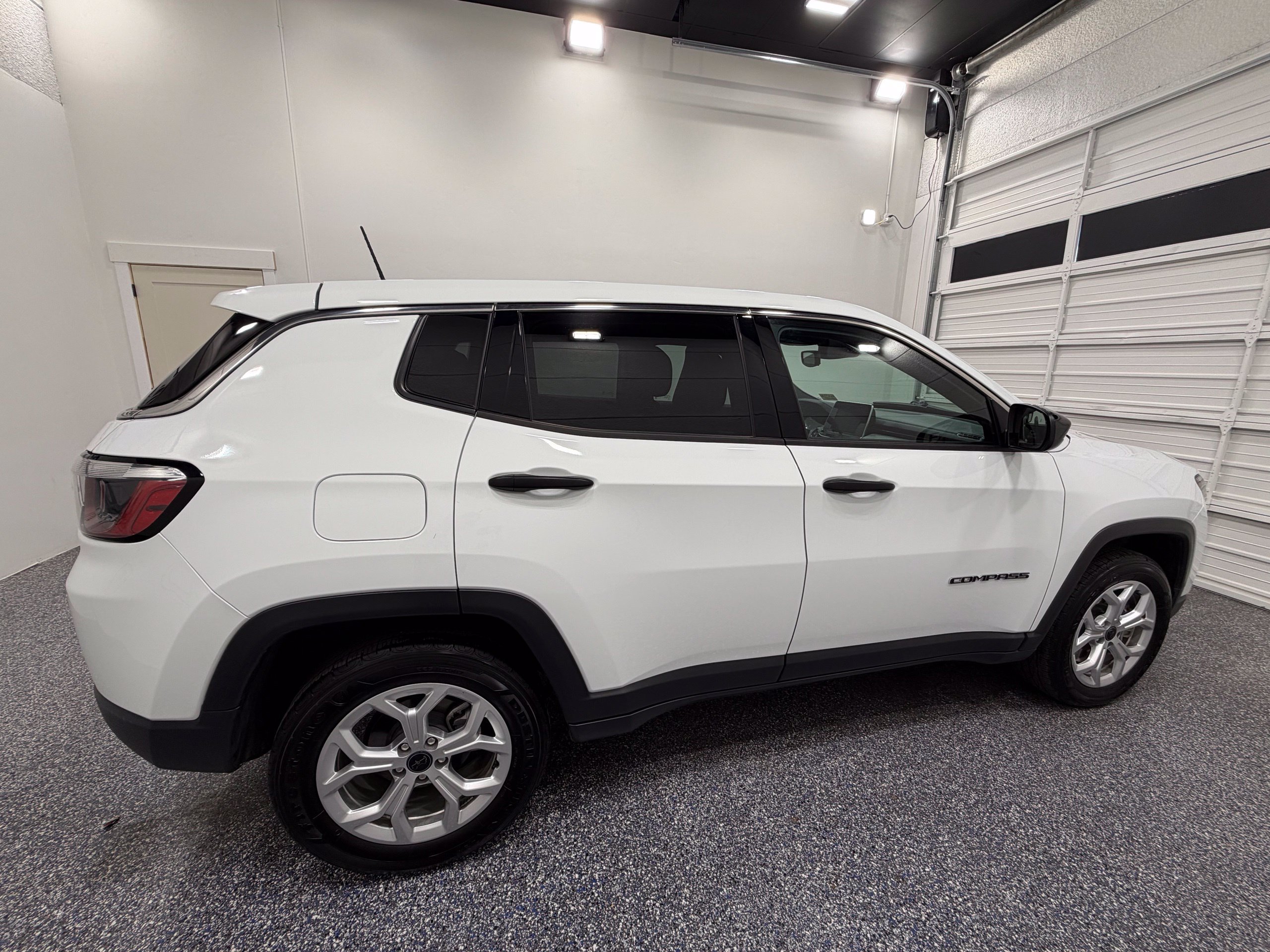 Used 2025 Jeep Compass Sport AWD/4WD image 7