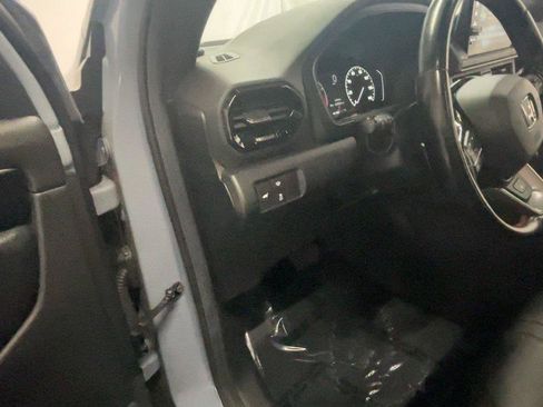 Used 2024 Honda Pilot TrailSport image 31