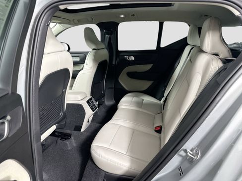 New 2026 Volvo XC40 B5 Ultra w/ Protection Package Premier AWD/4WD image 24