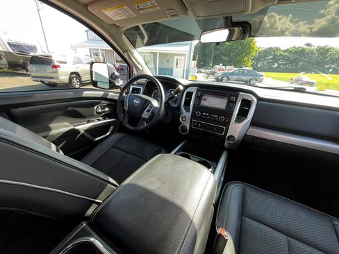 Used 2018 Nissan Titan PRO-4X w/ Pro-4x Utility Package AWD/4WD image 13