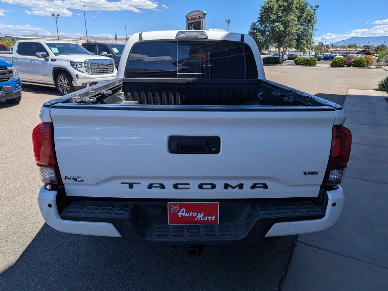 Used 2018 Toyota Tacoma TRD Sport w/ Technology Package AWD/4WD image 4