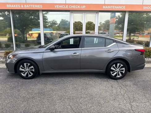 Used 2024 Nissan Altima 2.5 S FWD image 3