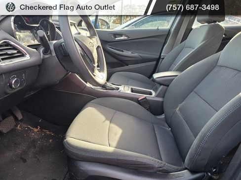 Used 2018 Chevrolet Cruze LT w/ Convenience Package image 9