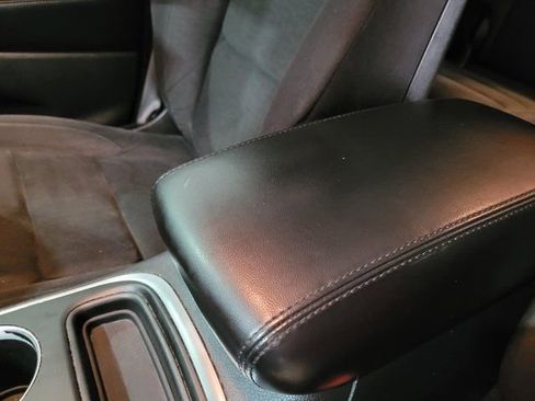 Used 2019 Dodge Durango SXT image 38