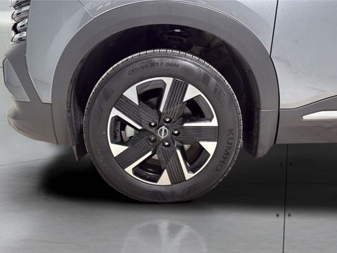 Used 2025 Nissan Kicks SV w/ Illumination Package AWD/4WD image 28