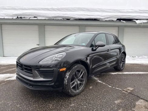 Certified 2025 Porsche Macan Turbo image 1