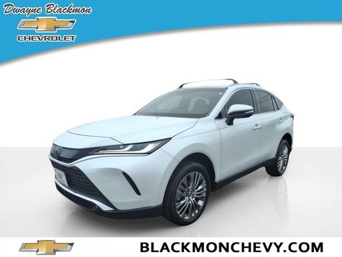 Used 2024 Toyota Venza XLE AWD/4WD image 7
