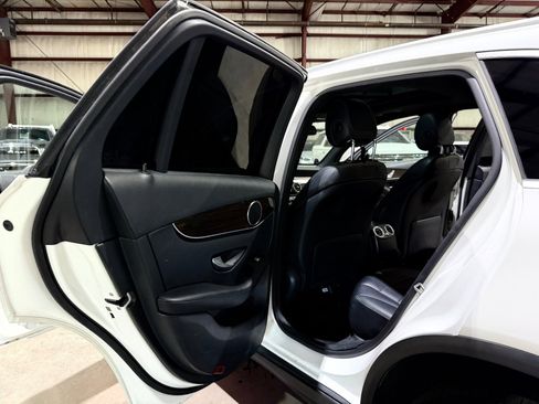Used 2018 Mercedes-Benz GLC 300 image 16