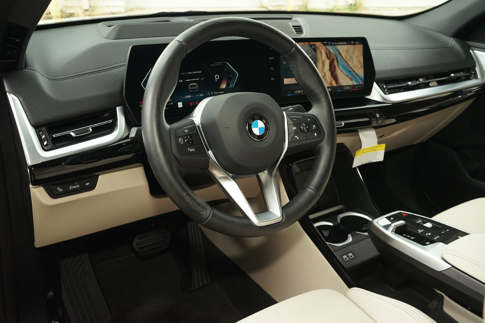 Used 2025 BMW X2 xDrive28i w/ Premium Package AWD/4WD image 2