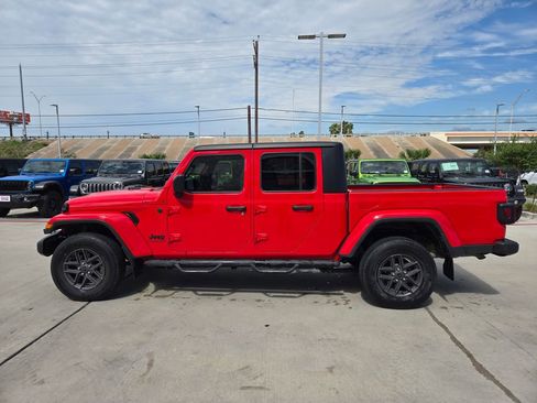Used 2024 Jeep Gladiator Sport AWD/4WD image 6