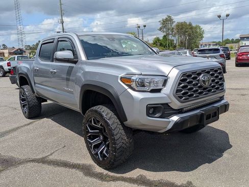 Used 2021 Toyota Tacoma TRD Off-Road w/ Technology Package AWD/4WD image 2