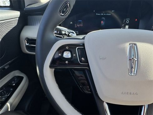 New 2026 Lincoln Corsair Premiere image 26