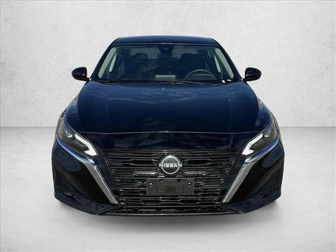 Used 2023 Nissan Altima 2.5 SV image 2