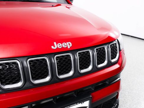 Used 2023 Jeep Compass Latitude w/ Sun and Sound Group AWD/4WD image 5