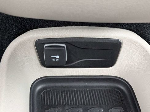 Used 2024 Chrysler Pacifica Touring-L FWD image 25