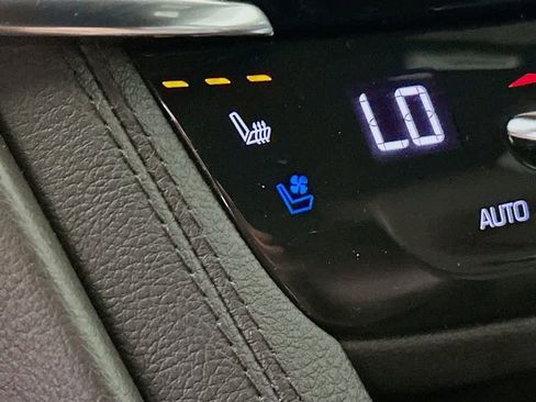 Used 2020 Cadillac XT6 Premium Luxury FWD image 32