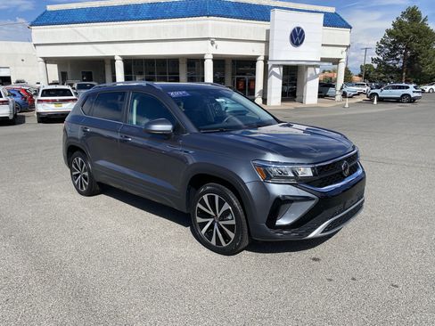 Certified 2023 Volkswagen Taos SE FWD image 2