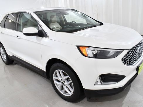Used 2023 Ford Edge SEL w/ Convenience Package image 5