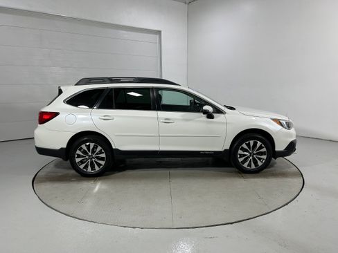 Used 2017 Subaru Outback 2.5i Limited AWD/4WD image 38
