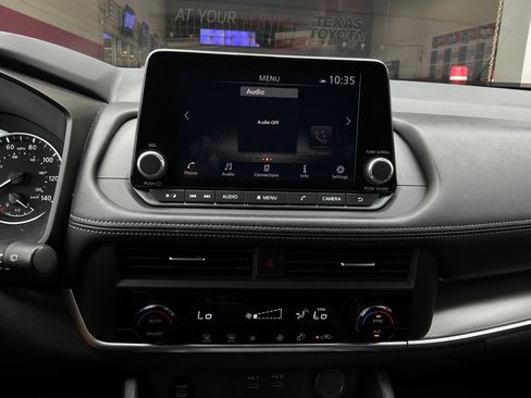 Used 2025 Nissan Rogue SV FWD image 30