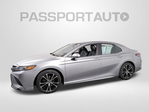 Used 2019 Toyota Camry SE FWD image 1