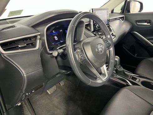 Used 2022 Toyota Corolla Cross XLE w/ Convenience Package image 21